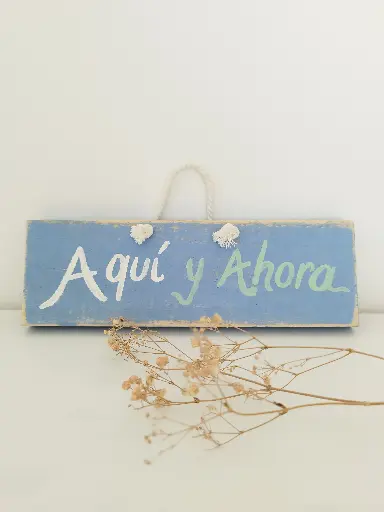 Cartel Aquí