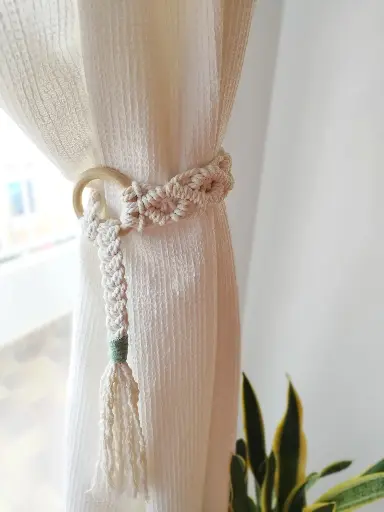 Sujeta Cortinas