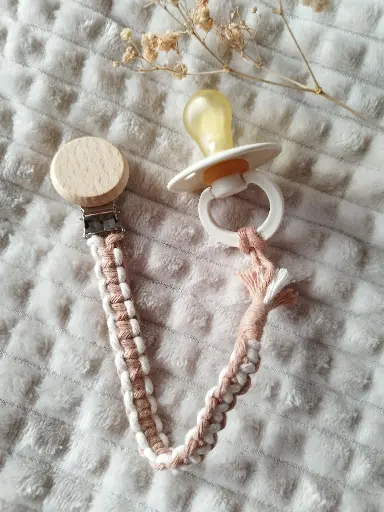 Chupetero Blanco y Maquillaje